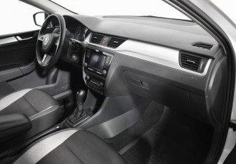 Подержанный автомобиль Skoda Rapid Liftback 2019 года (12 фото)