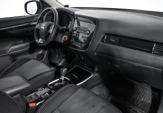 Подержанный автомобиль Mitsubishi Outlander 2019 года (12 фото)