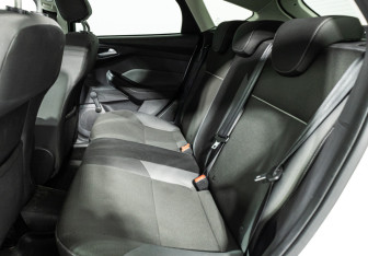 Подержанный автомобиль Ford Focus Hatchback 2012 года (10 фото)