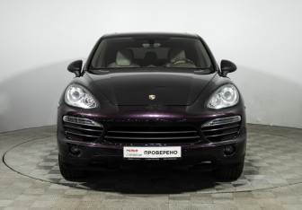 Подержанный автомобиль Porsche Cayenne 2010 года (2 фото)