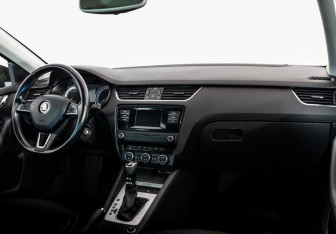 Подержанный автомобиль Skoda Octavia Liftback 2016 года (9 фото)