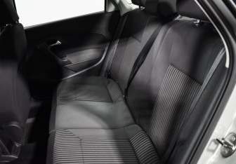 Подержанный автомобиль Volkswagen Polo Sedan 2011 года (11 фото)