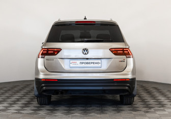 Подержанный автомобиль Volkswagen Tiguan 2017 года (6 фото)