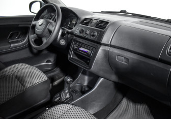 Подержанный автомобиль Skoda Fabia Hatchback 2012 года (13 фото)