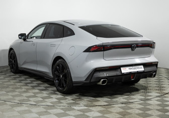 Подержанный автомобиль Changan UNI-V 2023 года (7 фото)