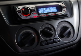 Подержанный автомобиль Mitsubishi Lancer Sedan 2006 года (14 фото)