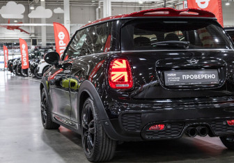 Подержанный автомобиль MINI Hatch 2019 года (10 фото)