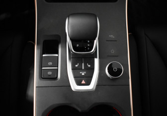 Подержанный автомобиль Omoda C5 2024 года (12 фото)