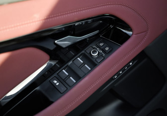 Подержанный автомобиль Land Rover Range Rover Evoque 2024 года (25 фото)