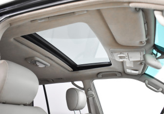 Подержанный автомобиль Lexus LX 2007 года (17 фото)