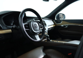 Подержанный автомобиль Volvo XC90 2021 года (13 фото)