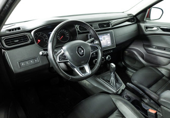 Подержанный автомобиль Renault Arkana 2019 года (11 фото)