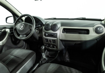 Подержанный автомобиль Renault Sandero 2012 года (9 фото)