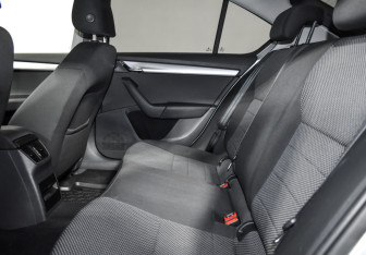 Подержанный автомобиль Skoda Octavia Liftback 2016 года (12 фото)