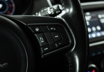 Подержанный автомобиль Jaguar E-Pace 2018 года (18 фото)