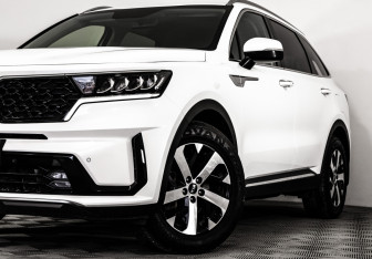 Подержанный автомобиль Kia Sorento 2021 года (2 фото)