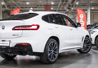 Подержанный автомобиль BMW X4 2020 года (13 фото)