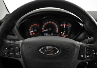 Подержанный автомобиль LADA (ВАЗ) Vesta Sedan 2017 года (15 фото)