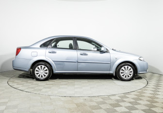 Подержанный автомобиль Daewoo Gentra Sedan 2014 года (4 фото)
