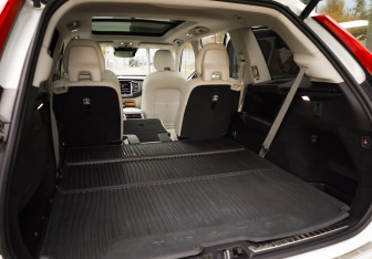 Подержанный автомобиль Volvo XC90 2022 года (34 фото)