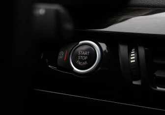 Подержанный автомобиль BMW X6 2016 года (14 фото)