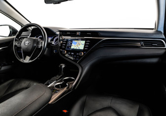 Подержанный автомобиль Toyota Camry Sedan 2018 года (10 фото)