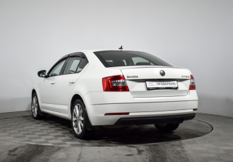 Подержанный автомобиль Skoda Octavia Liftback 2018 года (7 фото)