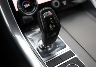 Подержанный автомобиль Land Rover Range Rover Sport 2018 года (23 фото)