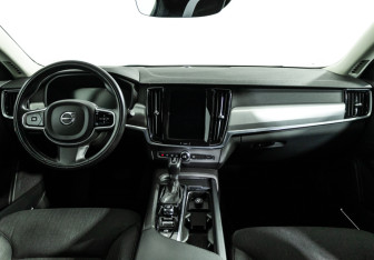 Подержанный автомобиль Volvo V90 2020 года (13 фото)