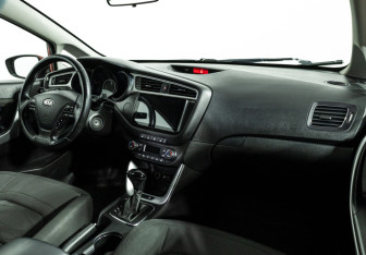Подержанный автомобиль Kia Ceed Wagon 2017 года (9 фото)