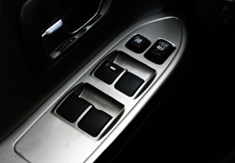 Подержанный автомобиль Mitsubishi Pajero 2014 года (17 фото)