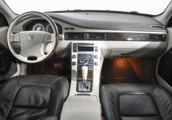 Подержанный автомобиль Volvo XC70 2008 года (13 фото)