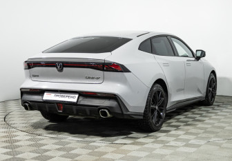 Подержанный автомобиль Changan UNI-V 2024 года (5 фото)