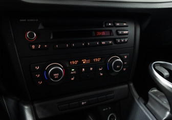 Подержанный автомобиль BMW X1 2013 года (15 фото)