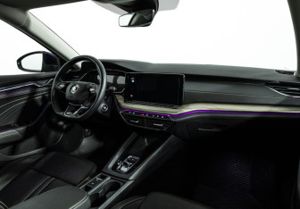 Подержанный автомобиль Skoda Octavia Liftback 2023 года (9 фото)