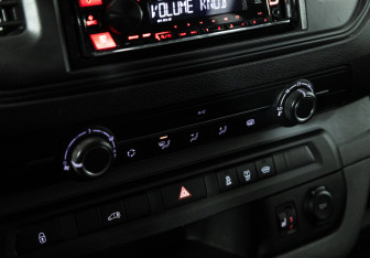 Подержанный автомобиль Peugeot Expert 2019 года (16 фото)