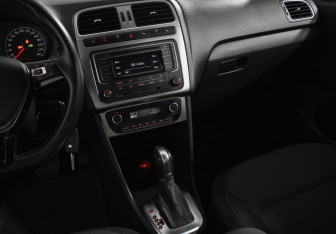 Подержанный автомобиль Volkswagen Polo Sedan 2016 года (19 фото)