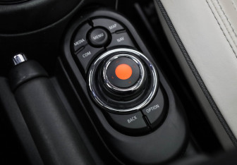 Подержанный автомобиль MINI Hatch 2019 года (24 фото)