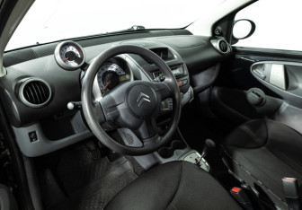 Подержанный автомобиль Citroen C1 2010 года (11 фото)