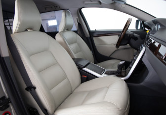 Подержанный автомобиль Volvo XC70 2012 года (17 фото)