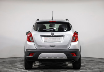 Подержанный автомобиль Opel Mokka 2012 года (6 фото)