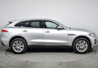 Подержанный автомобиль Jaguar F-Pace 2017 года (4 фото)