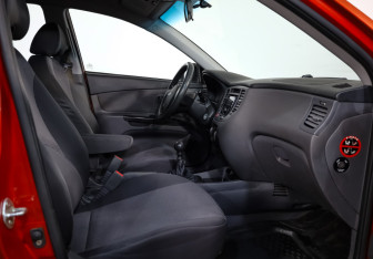 Подержанный автомобиль Kia Rio Hatchback 2009 года (17 фото)