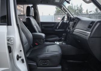 Подержанный автомобиль Mitsubishi Pajero 2019 года (20 фото)