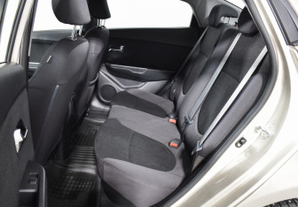 Подержанный автомобиль Kia Rio Sedan 2011 года (11 фото)