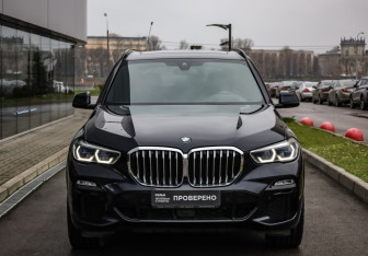 Подержанный автомобиль BMW X5 2019 года (4 фото)