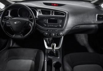 Подержанный автомобиль Kia Ceed Hatchback 2012 года (15 фото)
