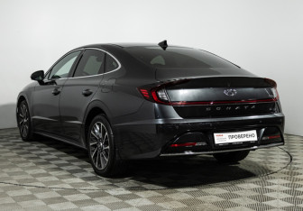 Подержанный автомобиль Hyundai Sonata 2022 года (7 фото)