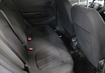 Подержанный автомобиль Chevrolet Aveo Sedan 2012 года (12 фото)