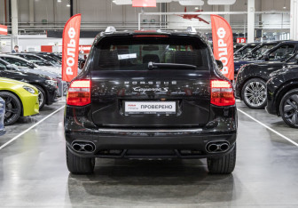 Подержанный автомобиль Porsche Cayenne 2007 года (9 фото)